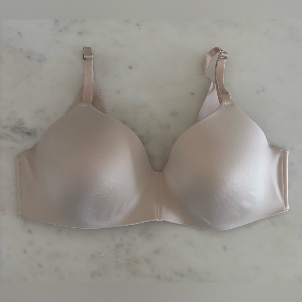 Soma Vanishing Back Wireless Bra Beige Nude Size 38B